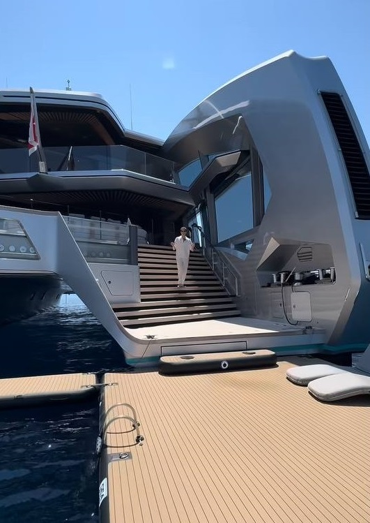 yacht